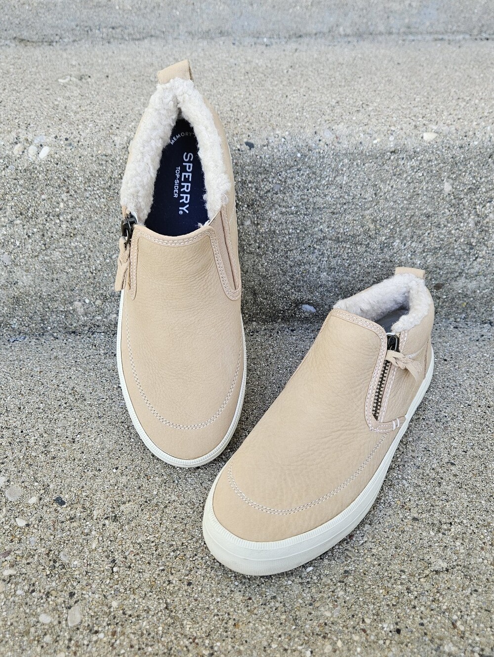 Sperry Top Sider Crest Lug Beige Slip On Side Zip Fleece Line Sneakers Size 7.5